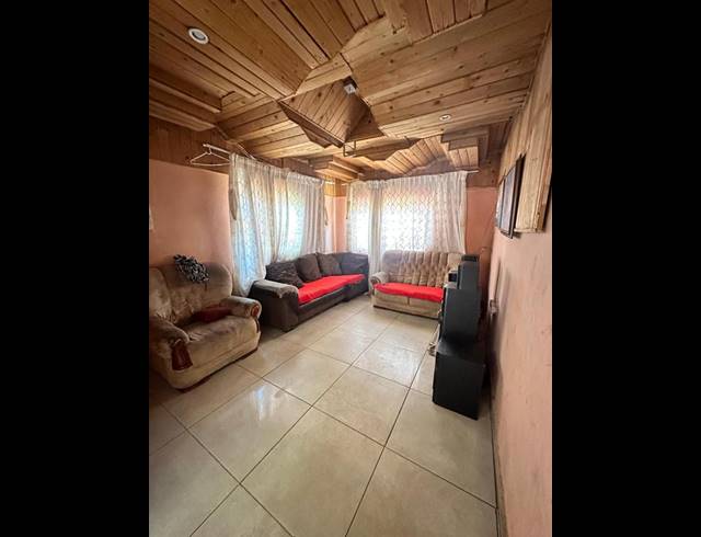 8 BEDROOM HOUSE FOR SALE IN RONDEBULT